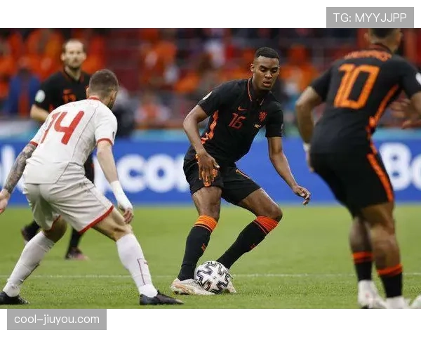 基米希与布斯克茨位置偏移如何加剧中场组织体系的分散化