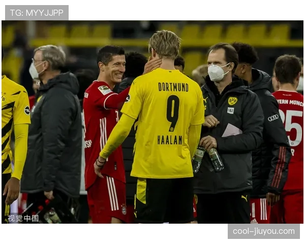 哈兰德与莱万：谁才是当今足坛第一中锋？