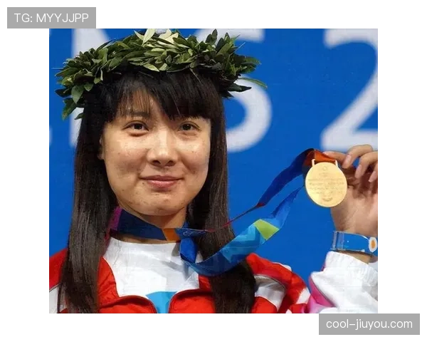 杜丽这生活也太拼了吧，训练完回家还得做饭洗衣，跟明星一样累瘫了