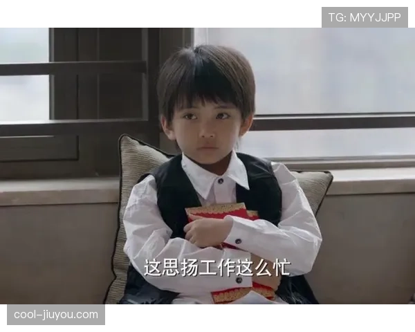 石宇奇训练场那阵，连喝水都像在算计时间，累觉不爱了！